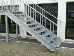 42_aussentreppe_gerade
