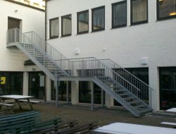 43_aussentreppe_gerade