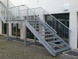 44_aussentreppe_gerade