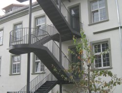 06_aussentreppe_gewendelt