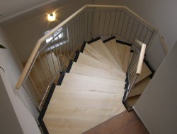 06_innentreppe_gewendelt